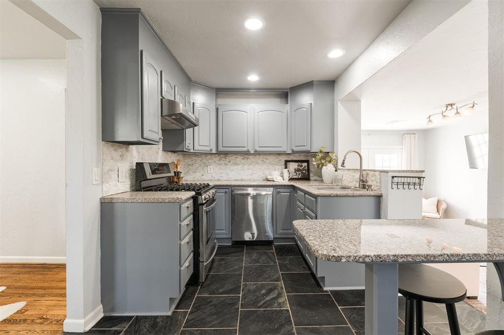 2017 Huntington Avenue Property Photo 22