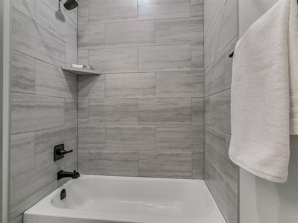 9213 Nw 148th Street Property Photo 44