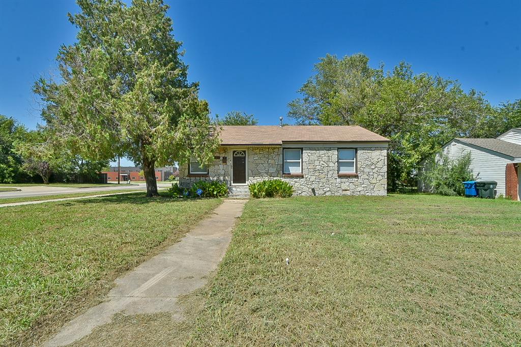 501 E Showalter Drive Property Photo 1
