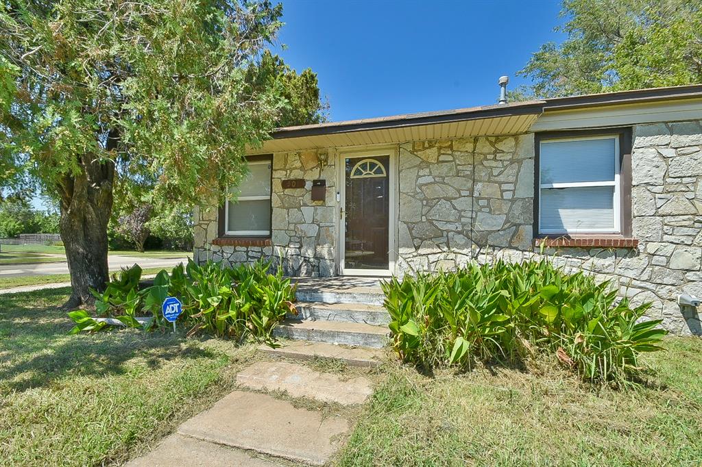 501 E Showalter Drive Property Photo 3