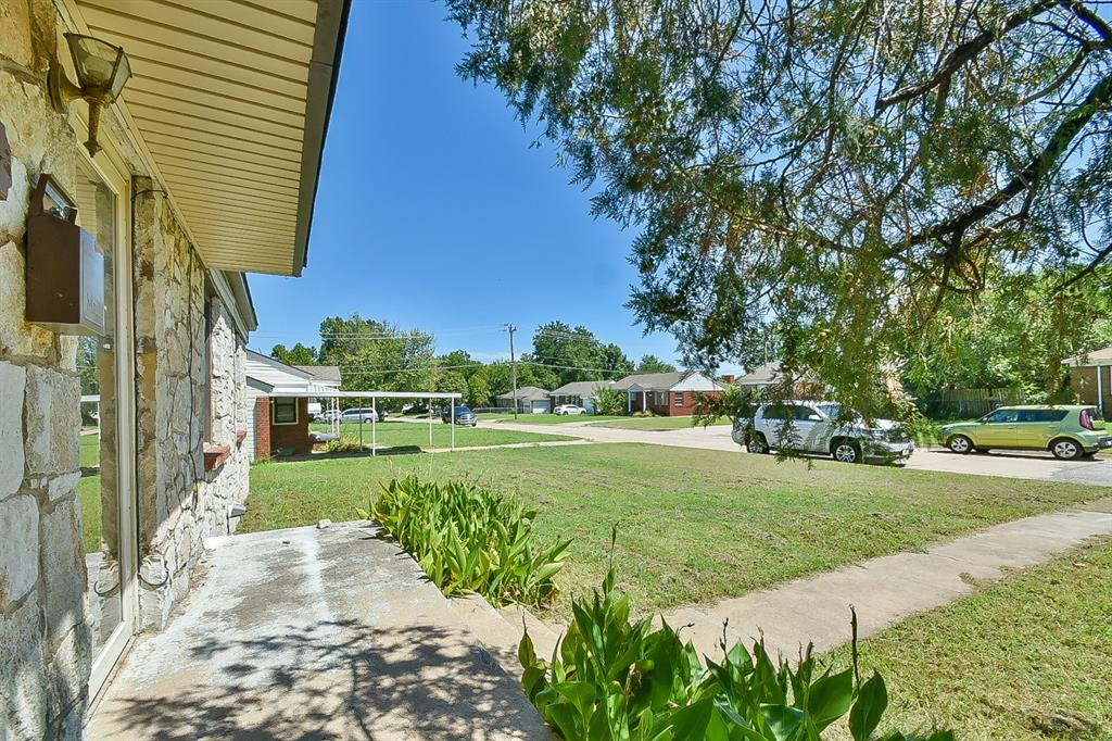 501 E Showalter Drive Property Photo 4