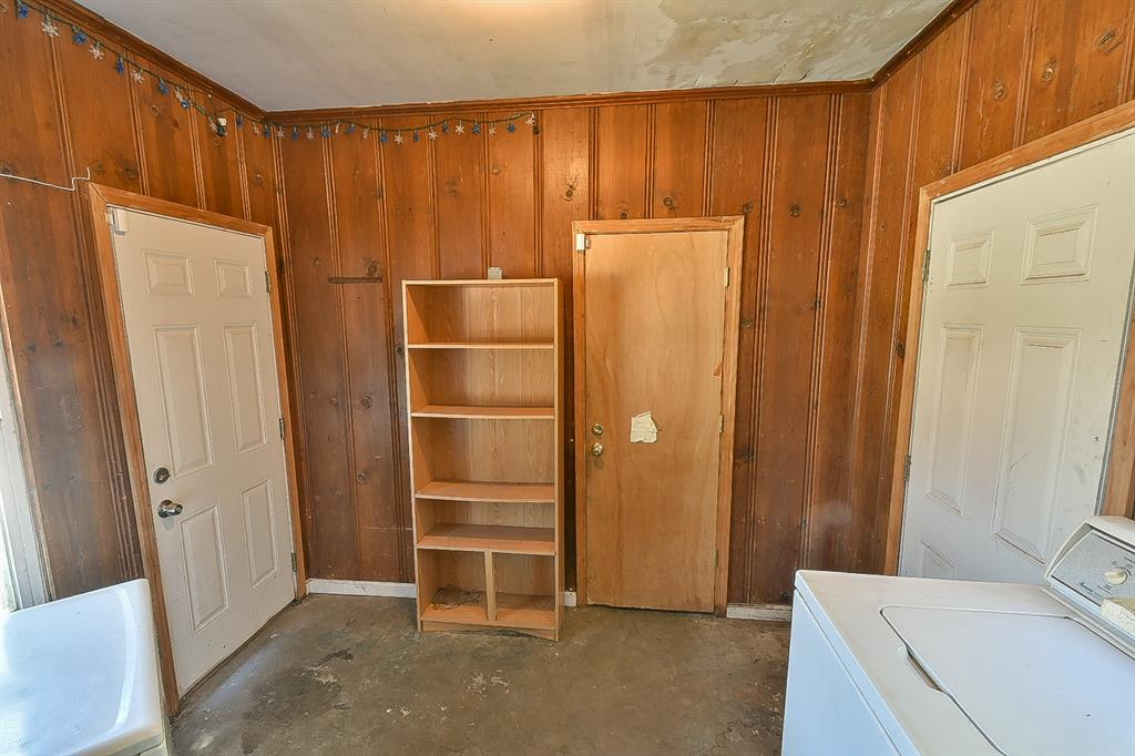501 E Showalter Drive Property Photo 9