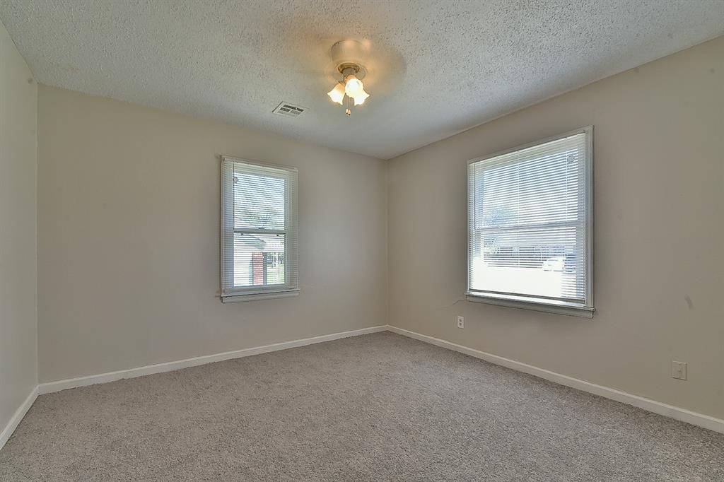 501 E Showalter Drive Property Photo 13