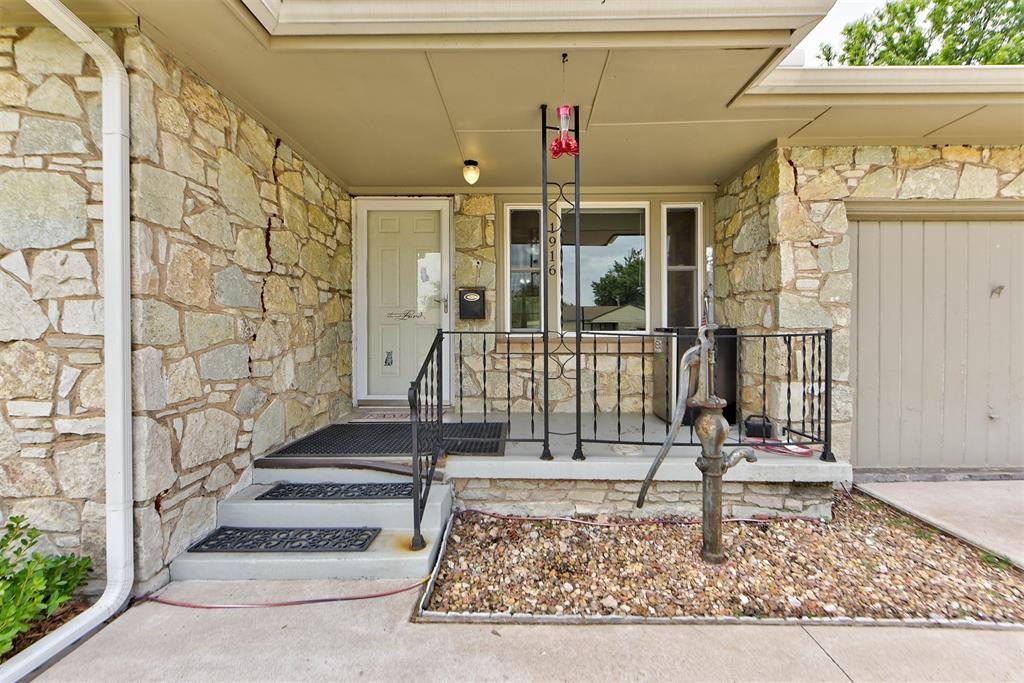 1916 Hasley Drive Property Photo 3