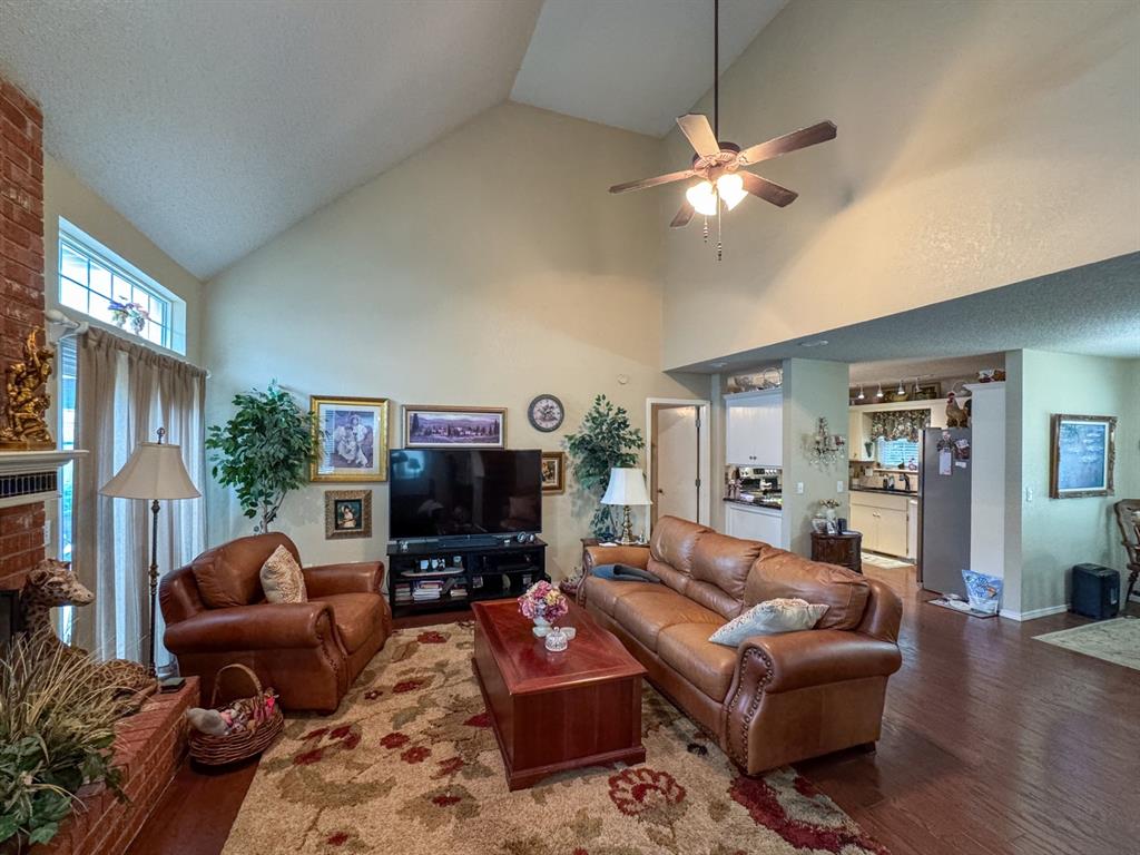 3824 Highpoint Court Property Photo 5