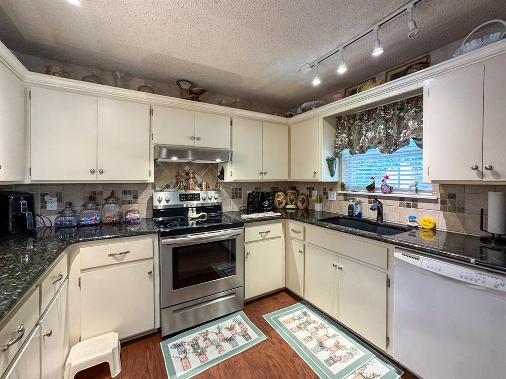 3824 Highpoint Court Property Photo 10
