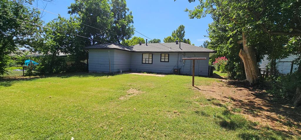 4112 N Sterling Avenue Property Photo 4