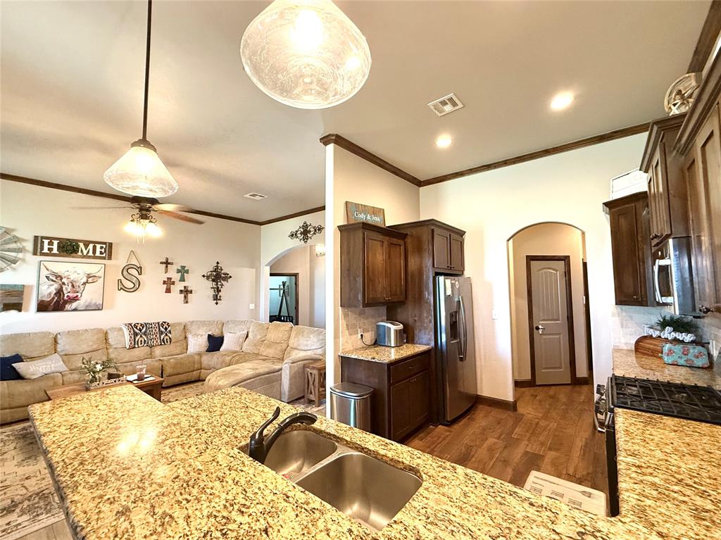 762 County Road 1250 Property Photo 4