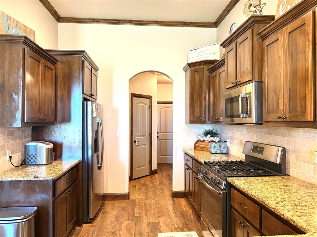 762 County Road 1250 Property Photo 8