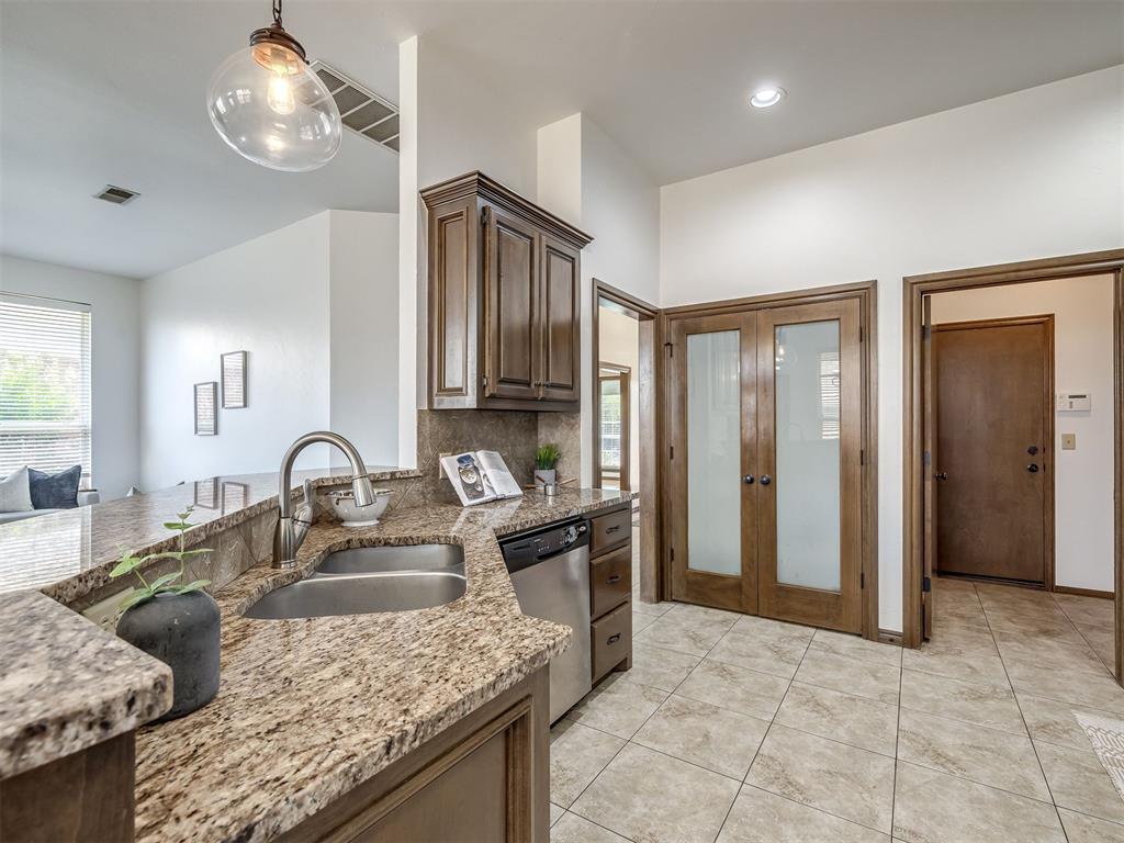 11116 Lake Park Drive Property Photo 19