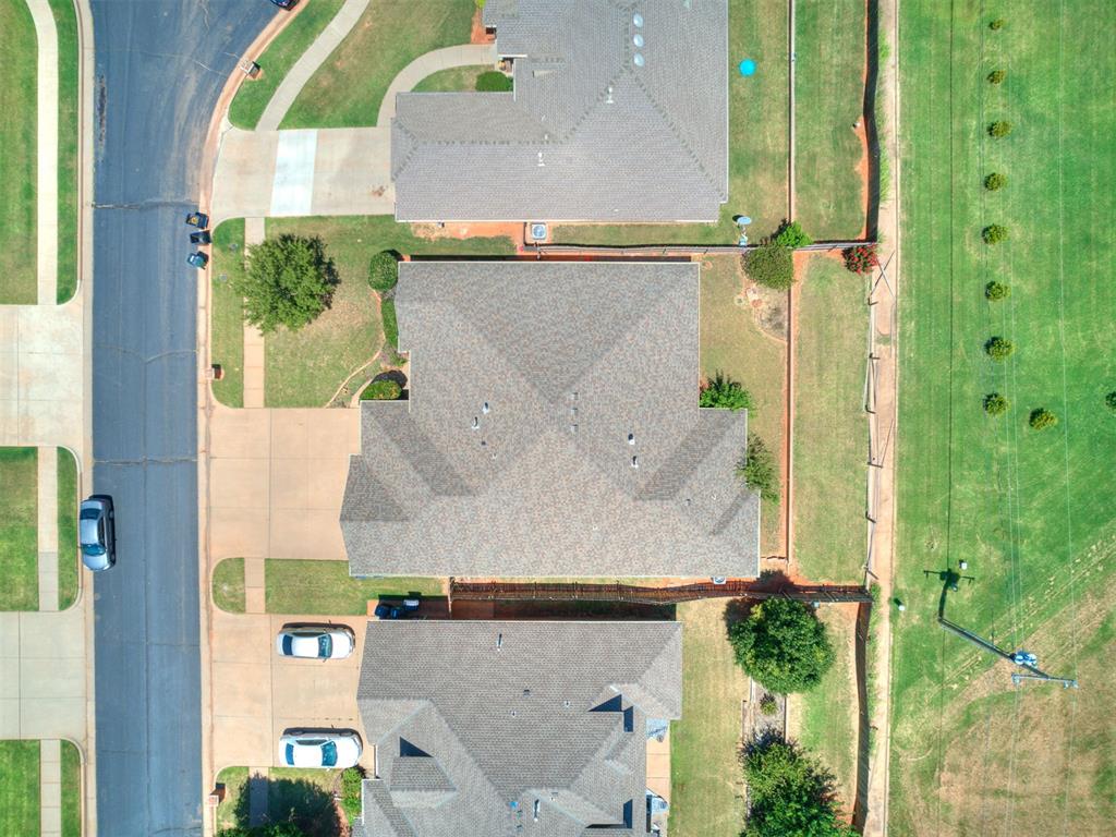 17324 Hardwood Place Property Photo 4