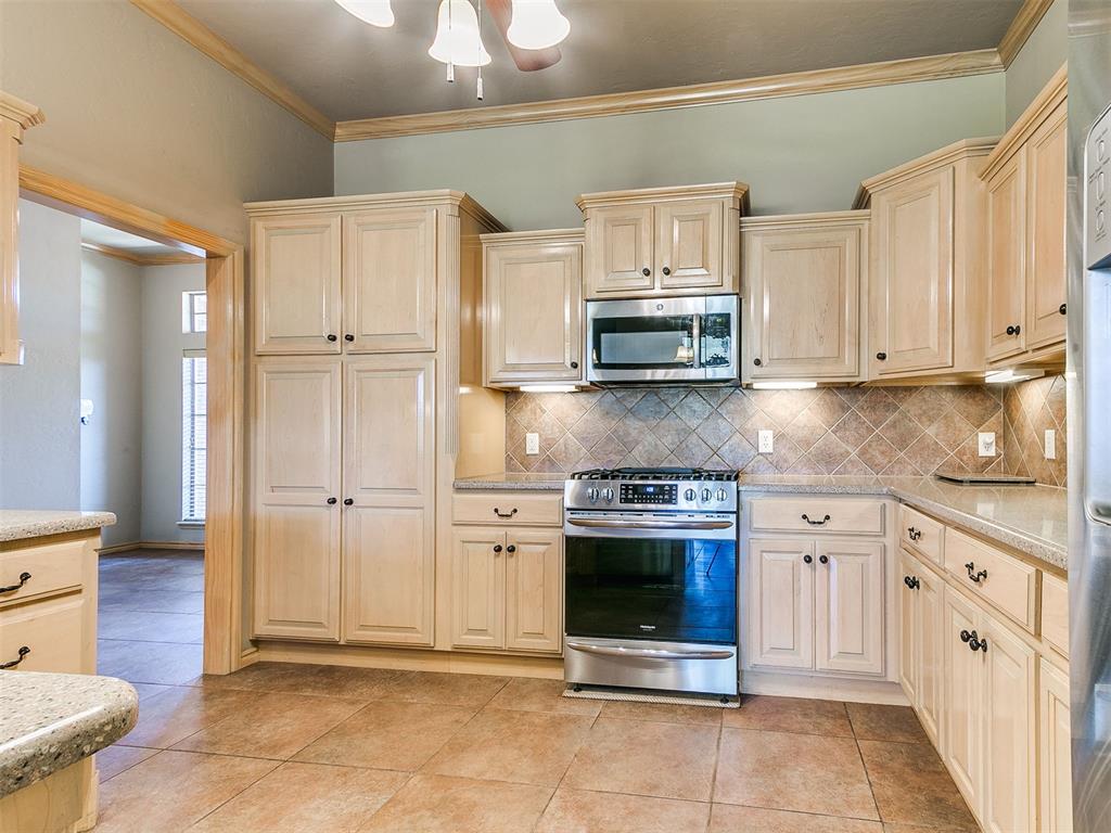 17324 Hardwood Place Property Photo 17