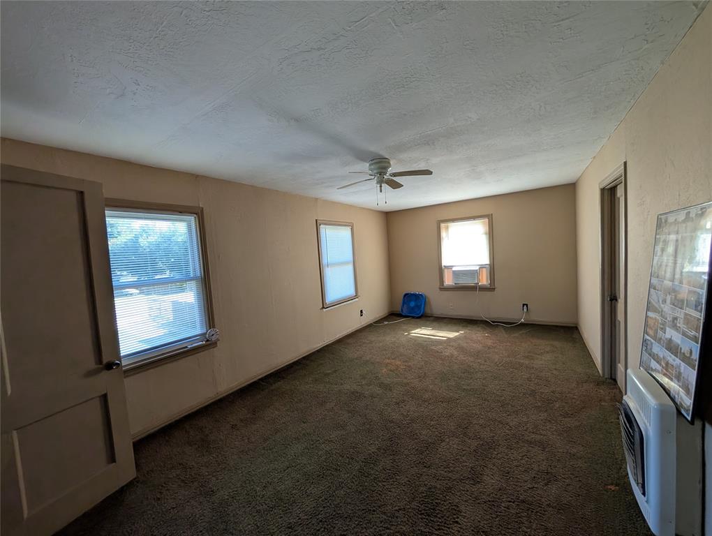 518 Iowa Street Upstairs Property Photo 10