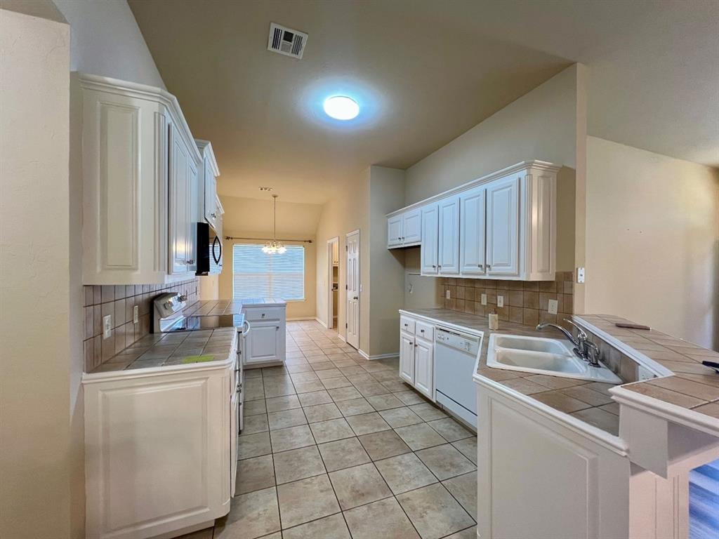 2205 Sw 93rd Place Property Photo 9