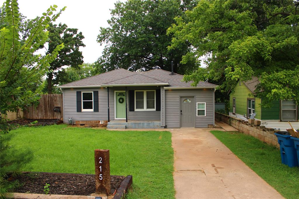 215 Bennett Boulevard Property Photo 1