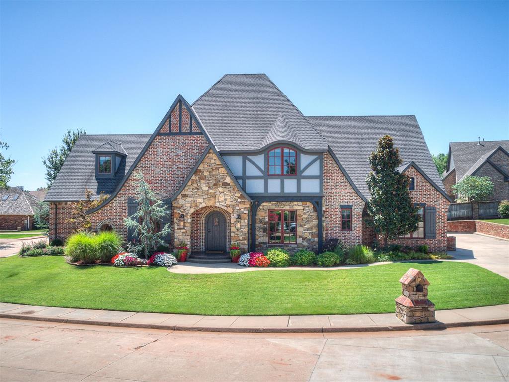 6405 Oak Tree Circle Property Photo 1