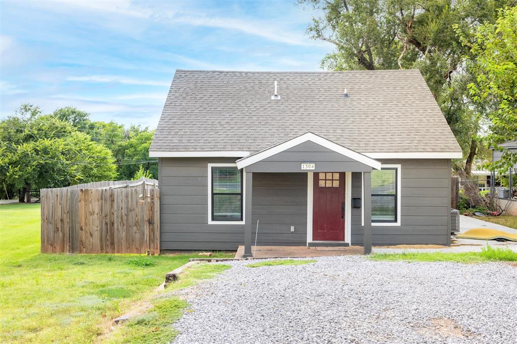 1304 N College Street Property Photo 1