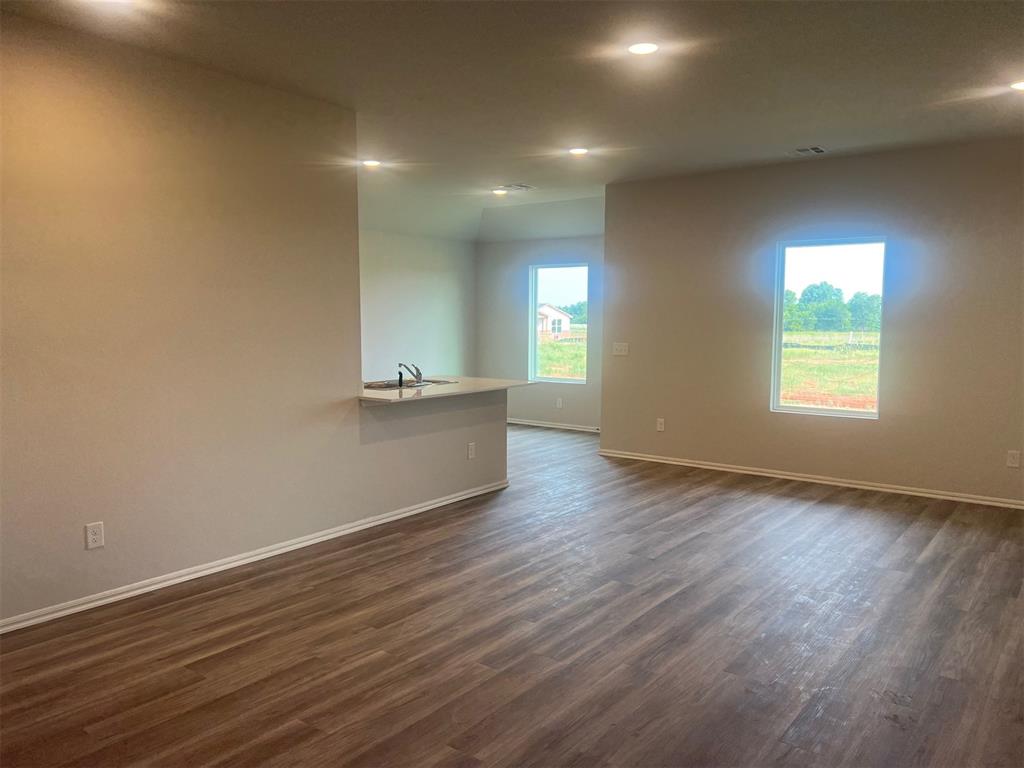 1220 E Ruger Lane Property Photo 2