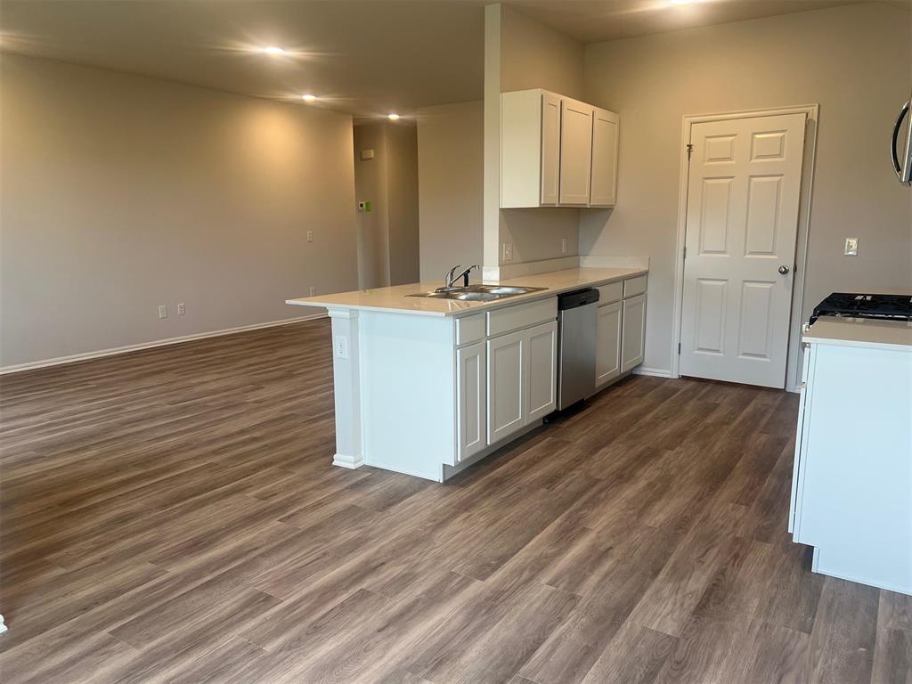 1220 E Ruger Lane Property Photo 3