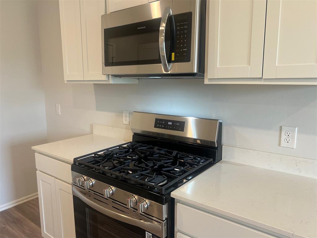 1220 E Ruger Lane Property Photo 4