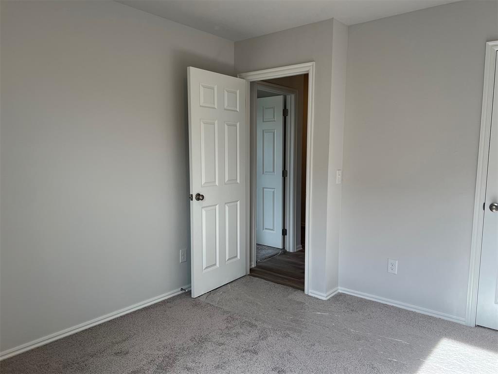 1220 E Ruger Lane Property Photo 5