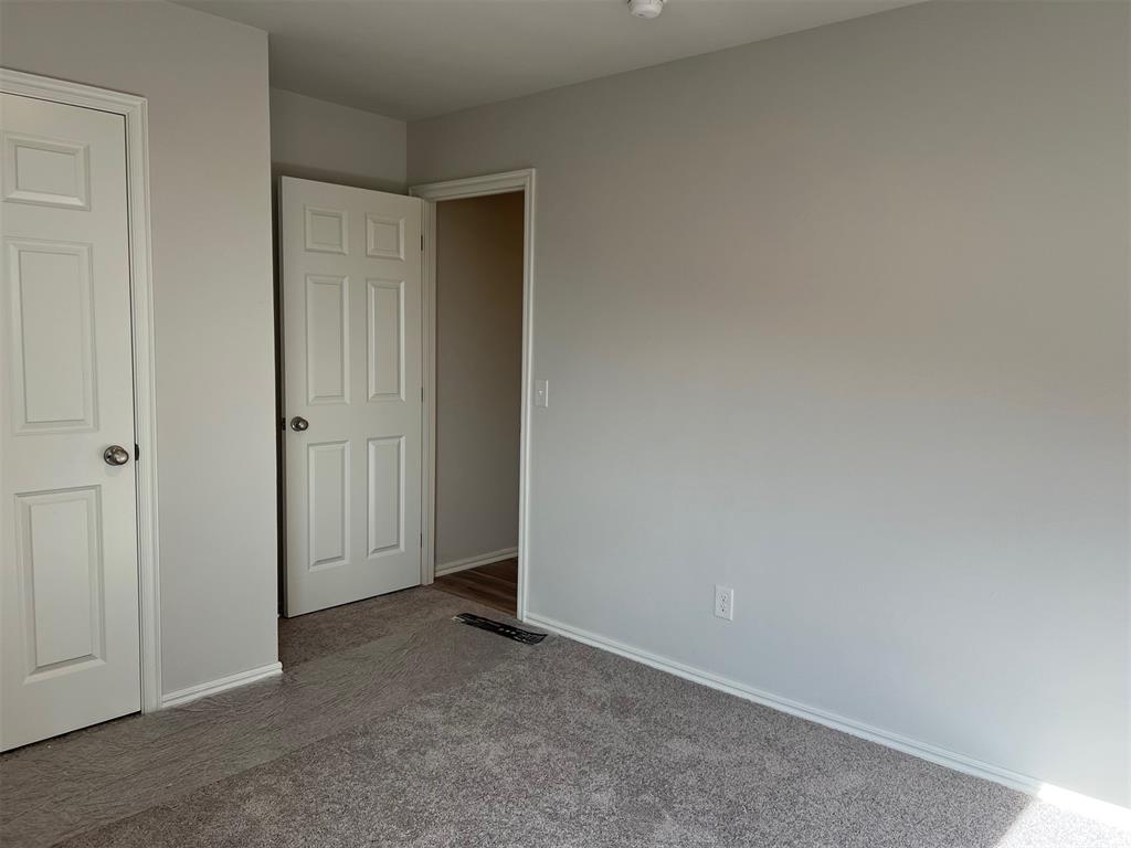 1220 E Ruger Lane Property Photo 6