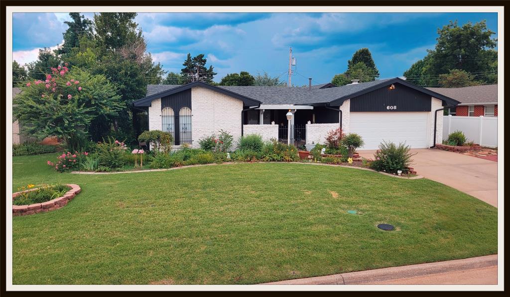 608 Queensboro Place Property Photo 1
