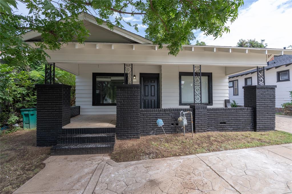 1629 W Park Place Property Photo 1