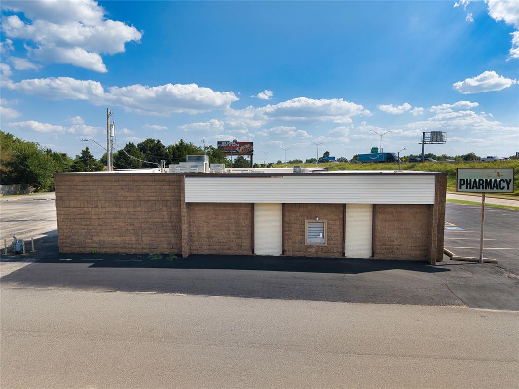 320 N Interstate Highway 35 Service Road Property Photo 4