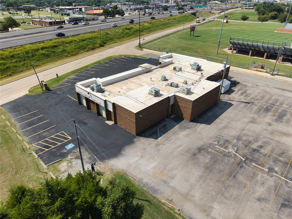 320 N Interstate Highway 35 Service Road Property Photo 6