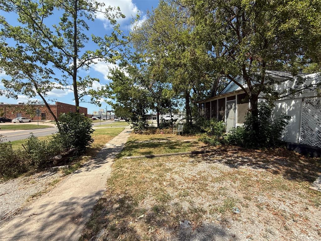 425 E Gray Street Property Photo 1