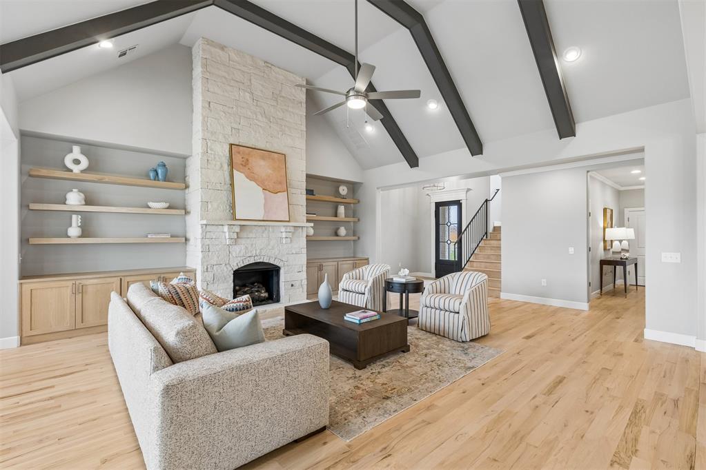 546 Paris Avenue Property Photo 8