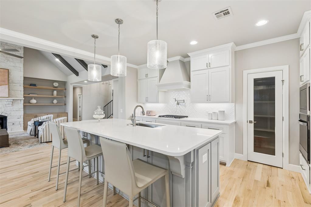 546 Paris Avenue Property Photo 11
