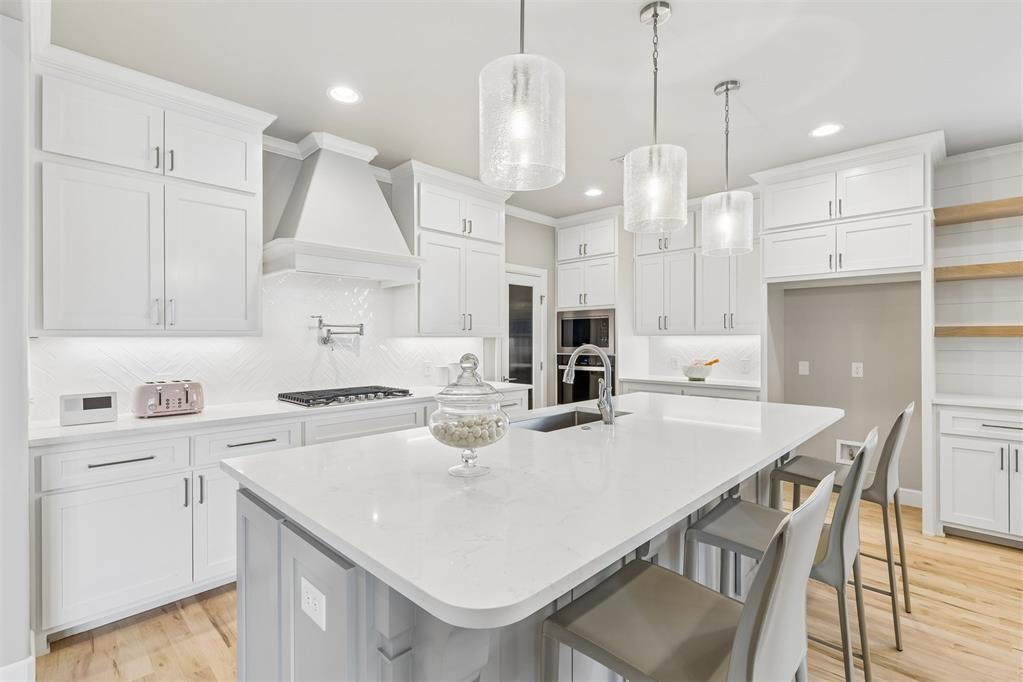 546 Paris Avenue Property Photo 12