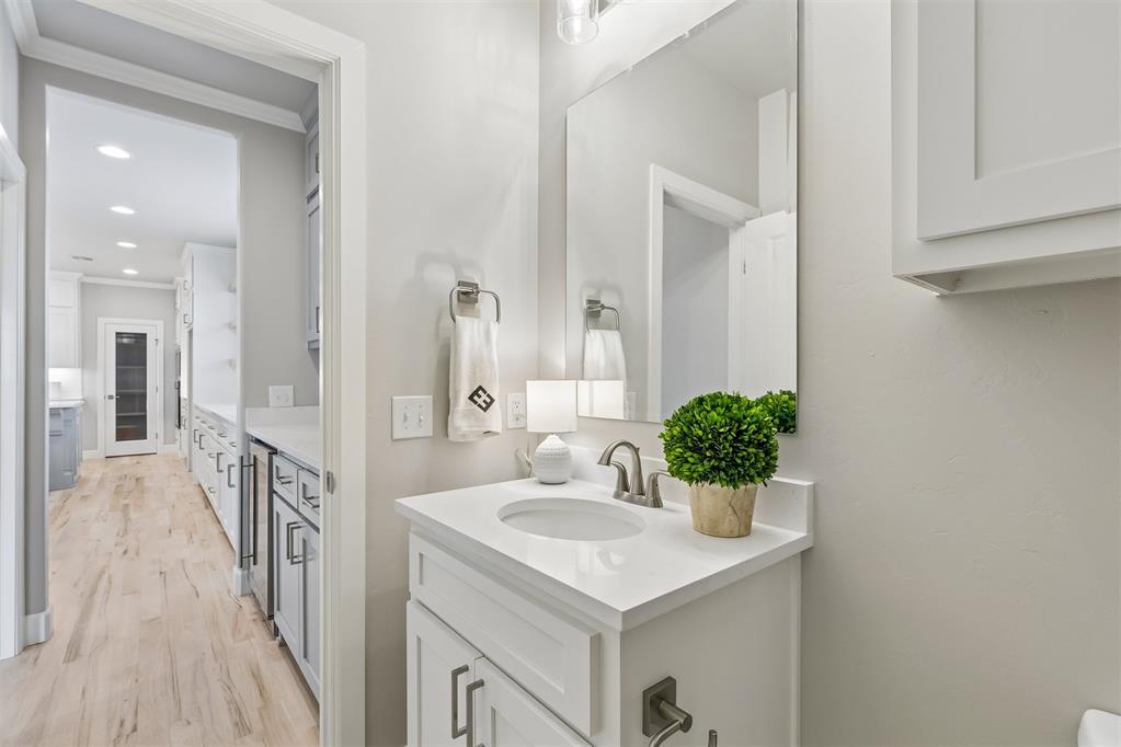 546 Paris Avenue Property Photo 15