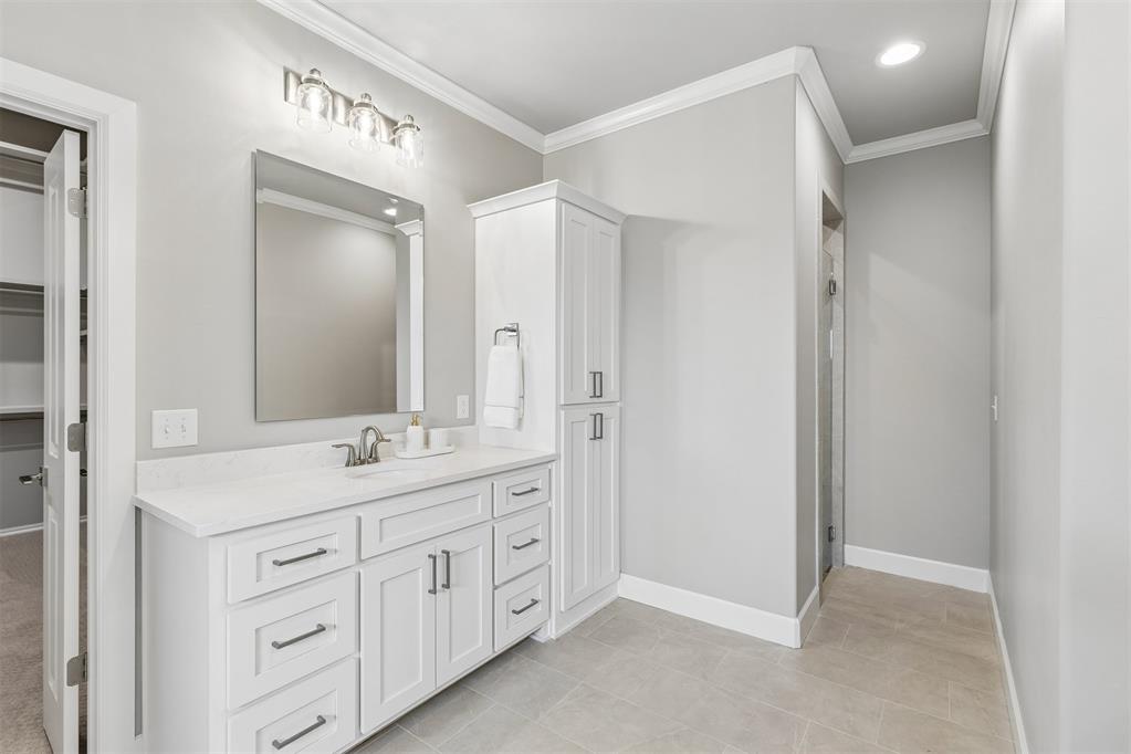 546 Paris Avenue Property Photo 25