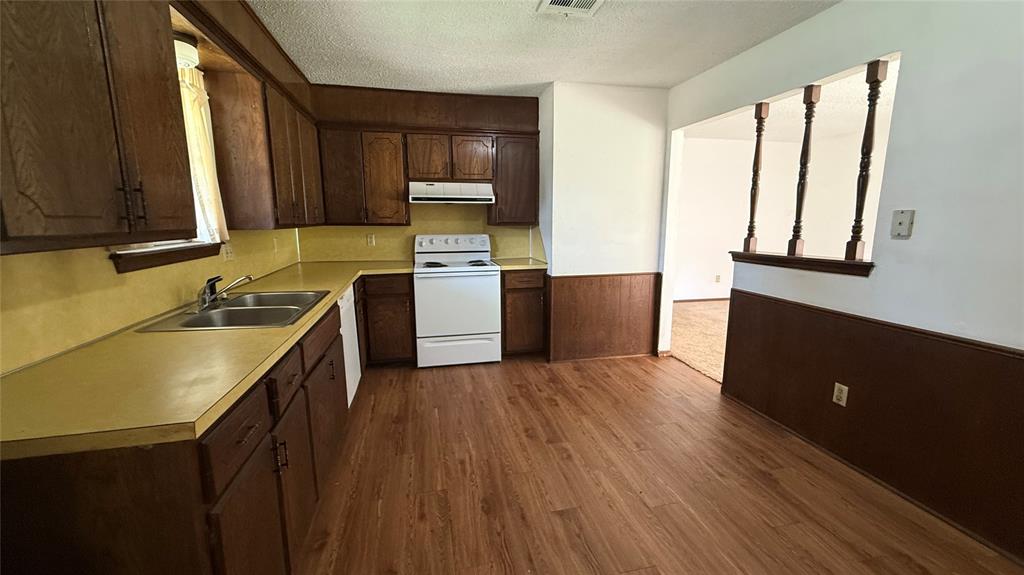 1618 Briarcliff Court Property Photo 5