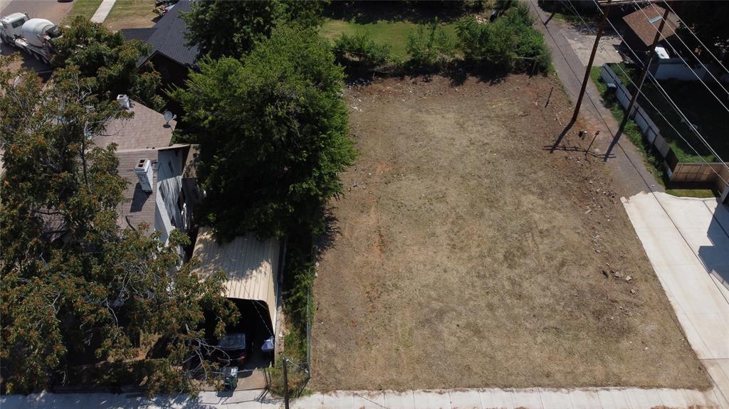 814 N Douglas Avenue Property Photo 9