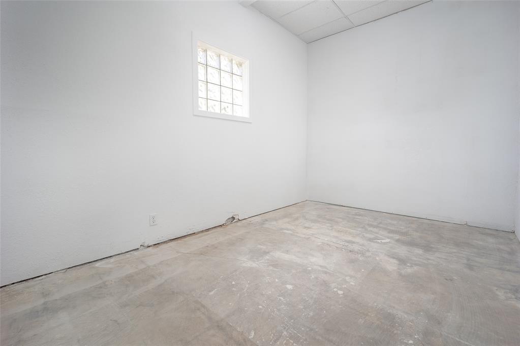 1030 N Flood Avenue 1030 Property Photo 17