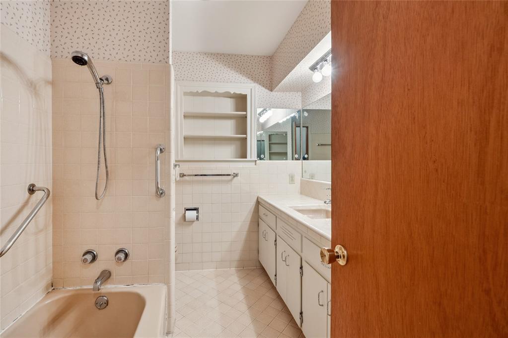 4112 Nw 60th Street Property Photo 7