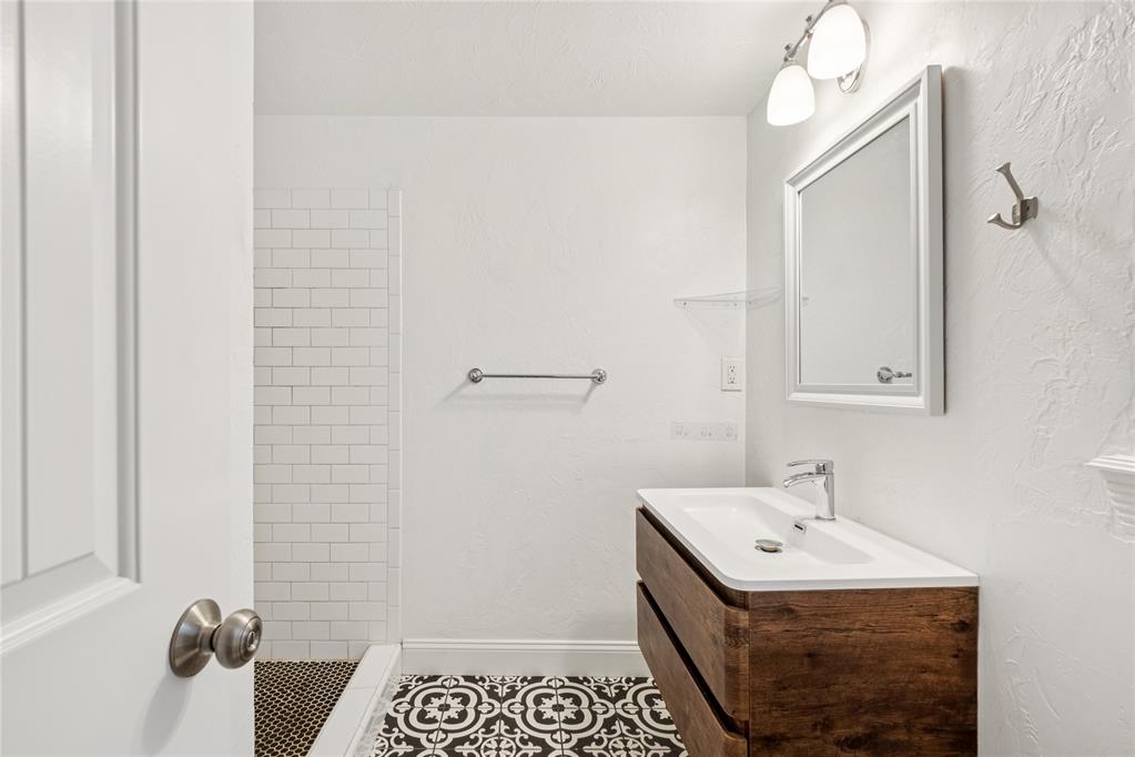 817 Ne 61 Street Property Photo 15