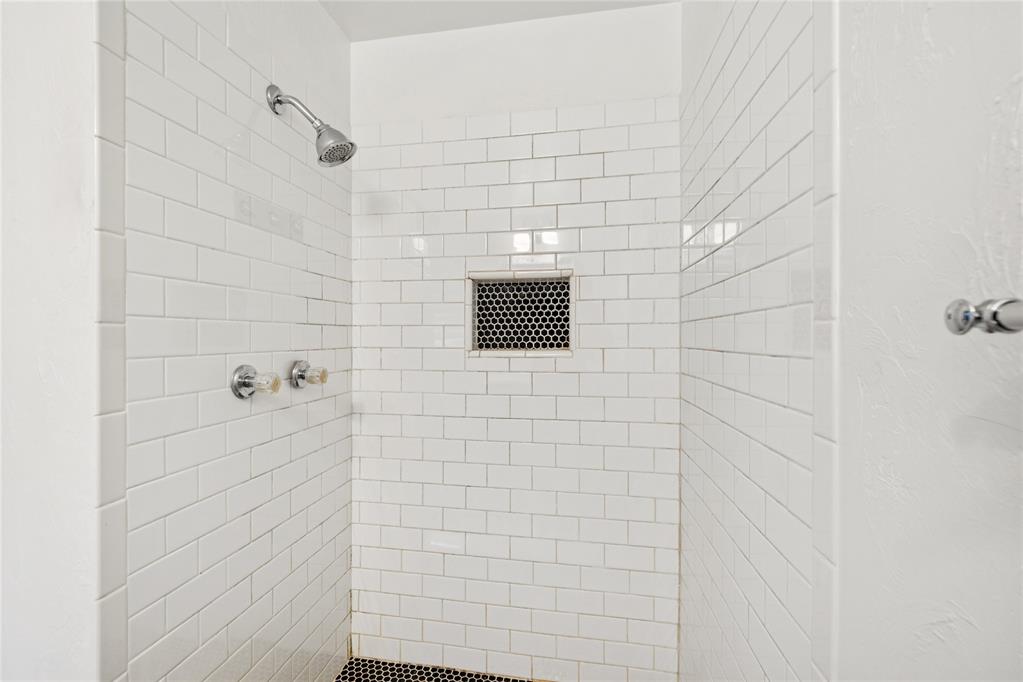 817 Ne 61 Street Property Photo 16