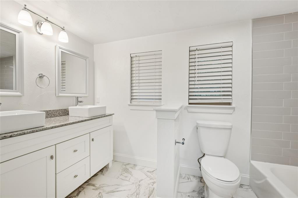 817 Ne 61 Street Property Photo 20