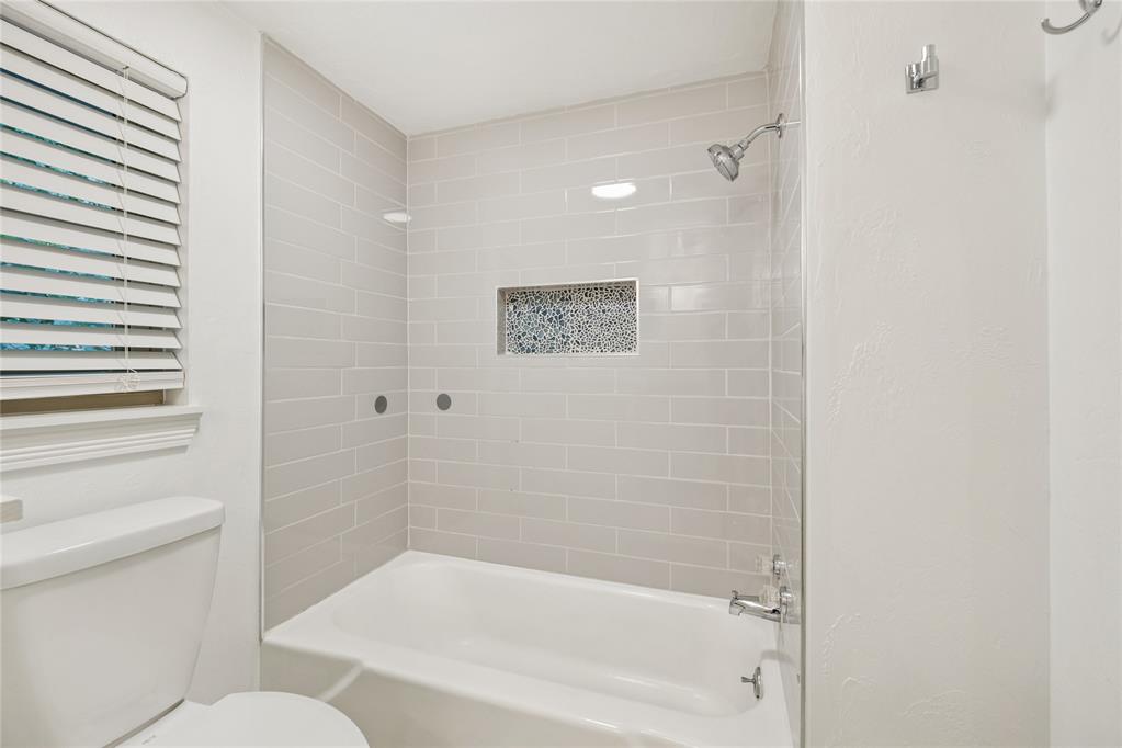 817 Ne 61 Street Property Photo 22