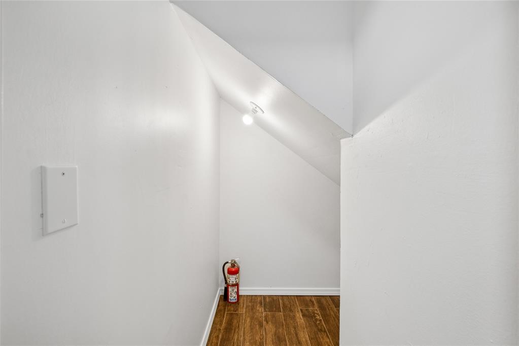 817 Ne 61 Street Property Photo 27