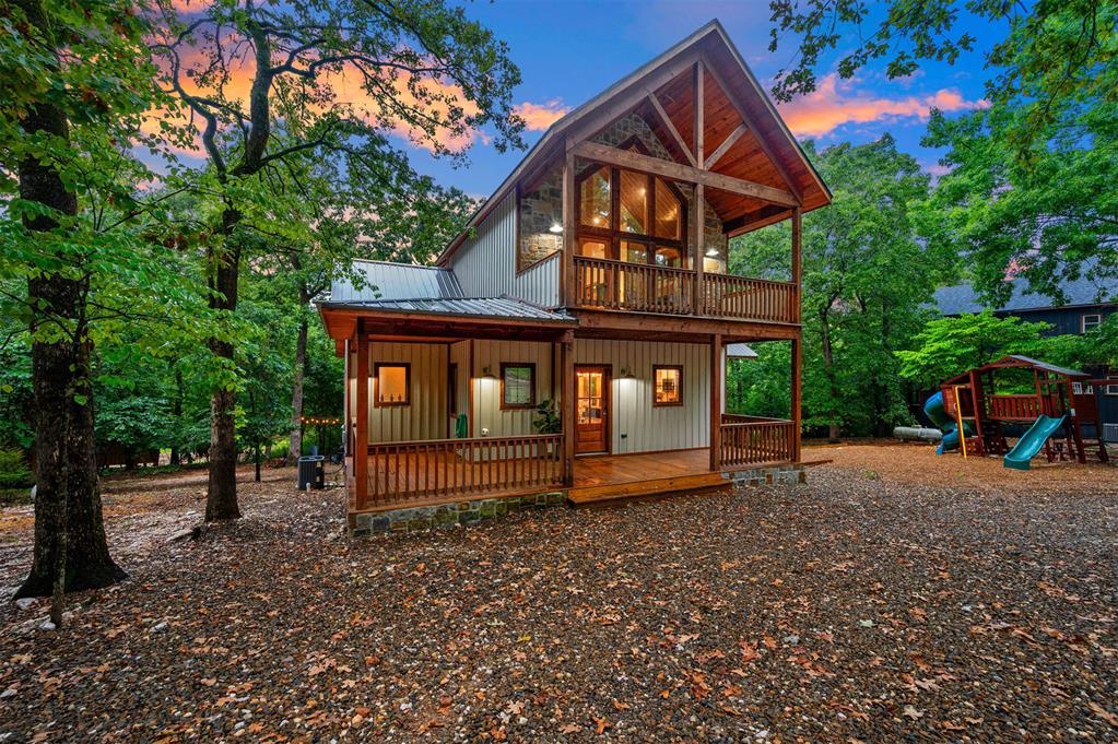 651 Chinook Road Property Photo 1