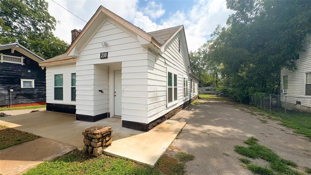 218 Sw B St Sw Street Property Photo 1