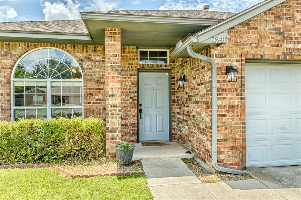 1848 N Parkridge Drive Property Photo 1