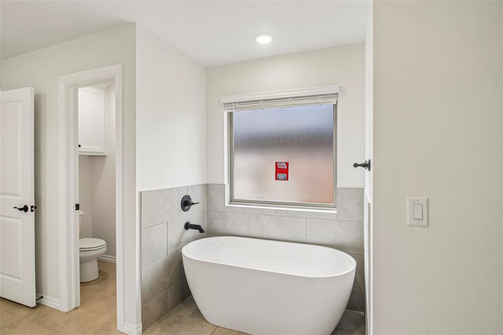 3902 Lleyton Drive Property Photo 16