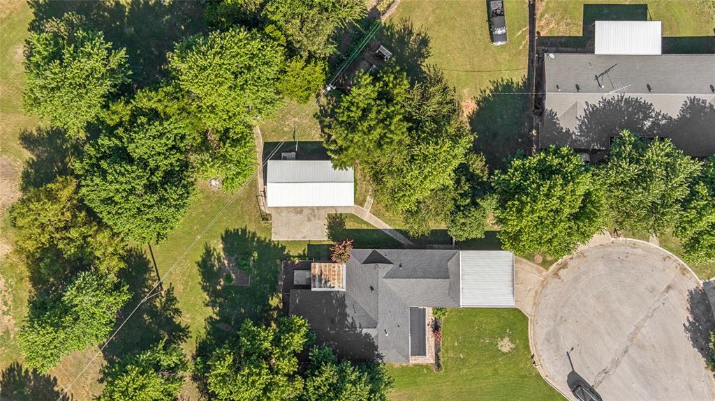 719 Nw Belle Drive Property Photo 2